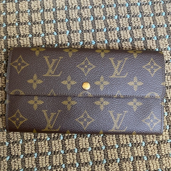 Authentic Louis Vuitton Sarah Bifold Monogram wallet - Picture 2 of 16